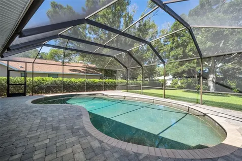 9904 Oaks Lane Seminole FL 33772