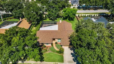 9904 Oaks Lane Seminole FL 33772