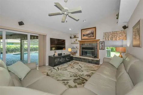 9904 Oaks Lane Seminole FL 33772