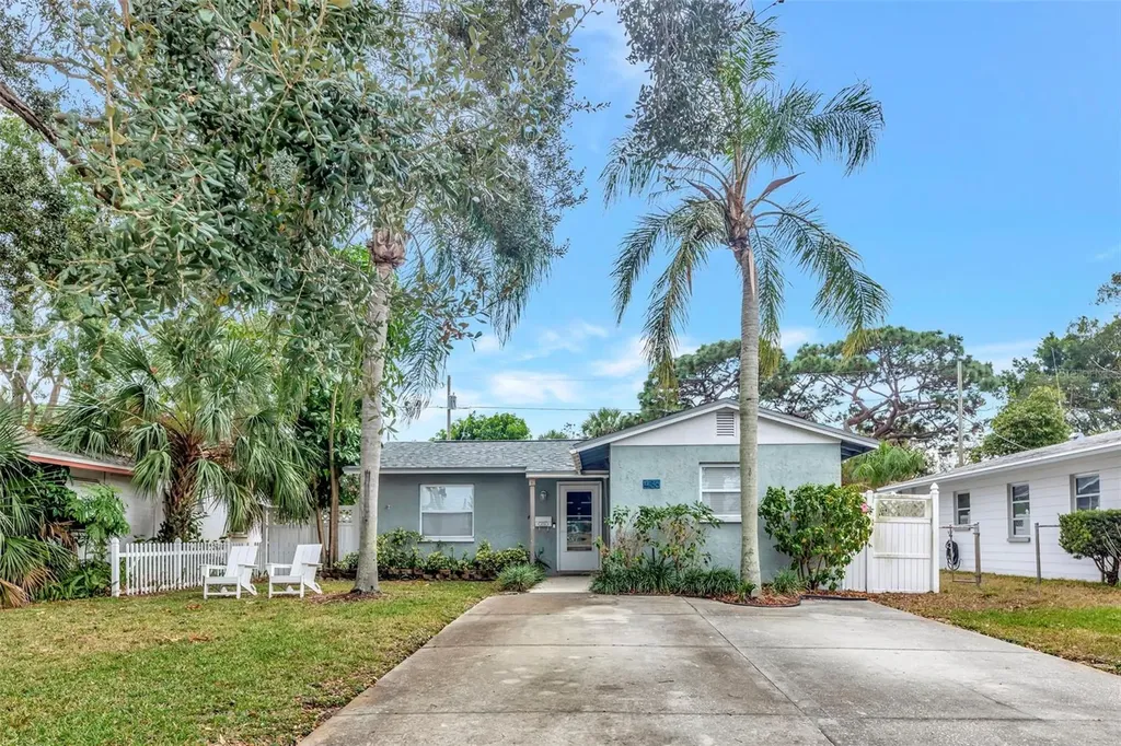 4136 13th Avenue N St Petersburg FL 33713