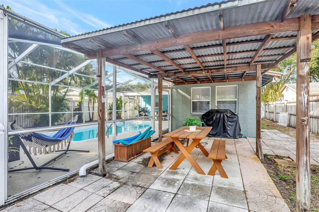 4136 13th Avenue N St Petersburg FL 33713