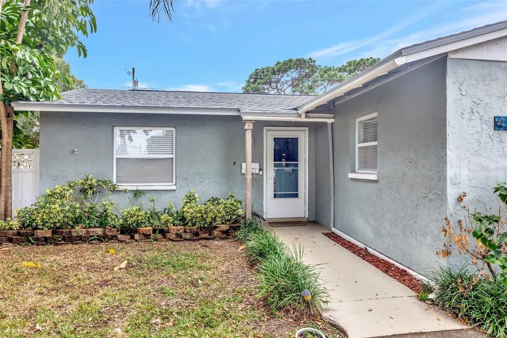4136 13th Avenue N St Petersburg FL 33713