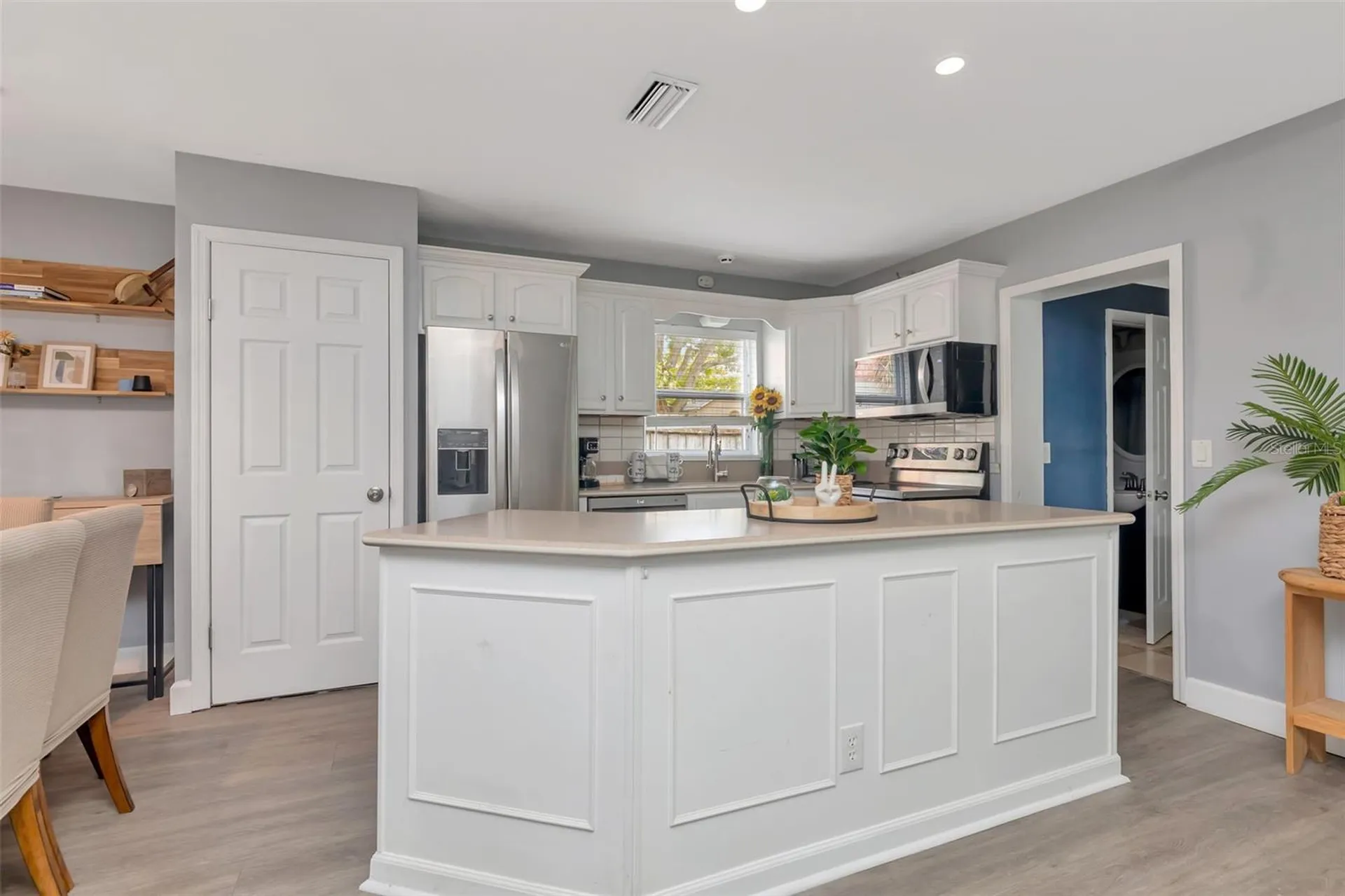 4136 13th Avenue N St Petersburg FL 33713