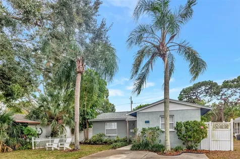 4136 13th Avenue N St Petersburg FL 33713