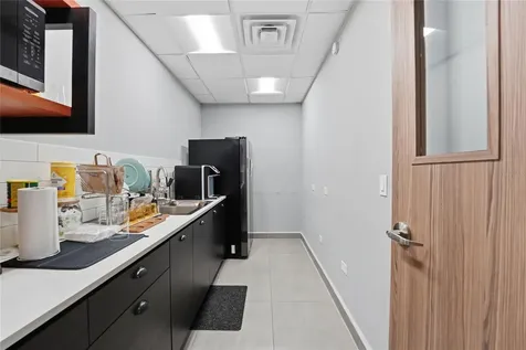 501 Centro Altamira, Calle Perseo San Juan PR 00922