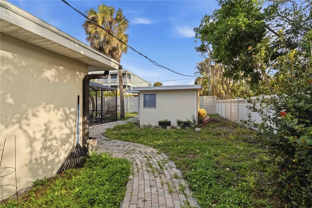 617 Calle De Peru Sarasota FL 34242