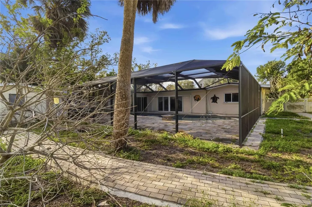 617 Calle De Peru Sarasota FL 34242