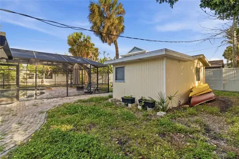 617 Calle De Peru Sarasota FL 34242
