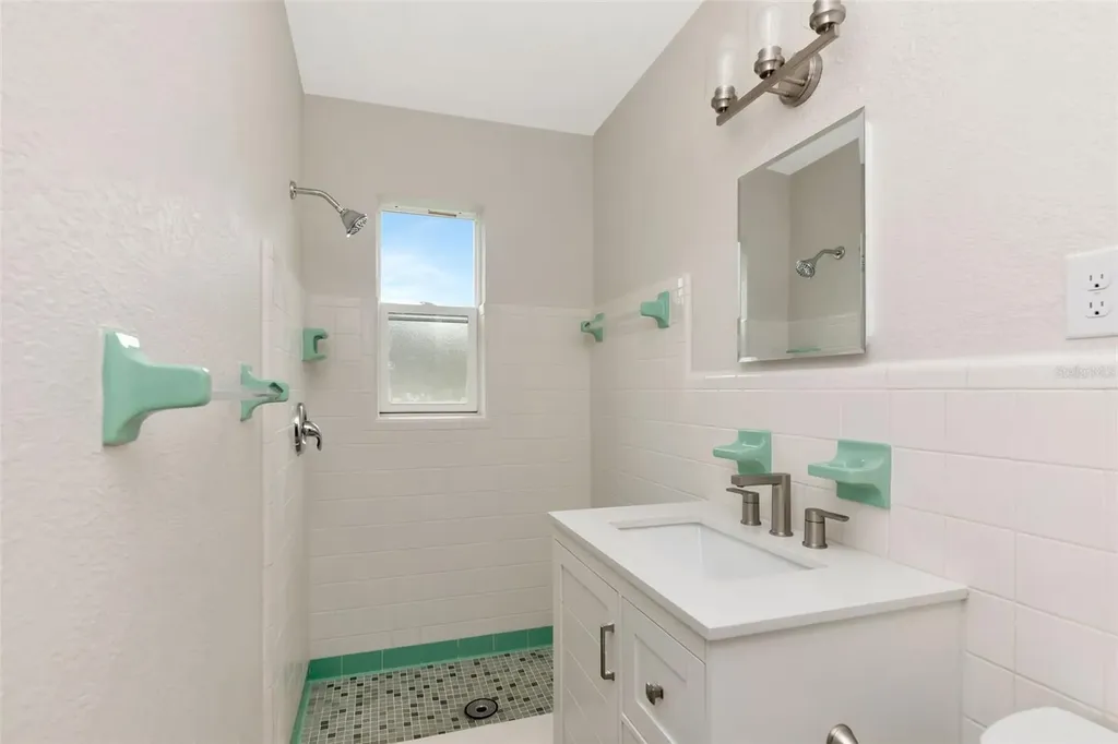 1100 58th Avenue S St Petersburg FL 33705
