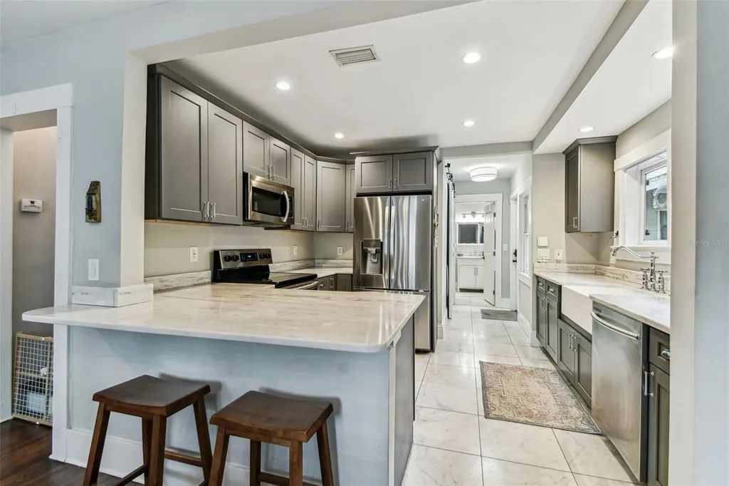 711 S Bungalow Terrace Tampa FL 33606