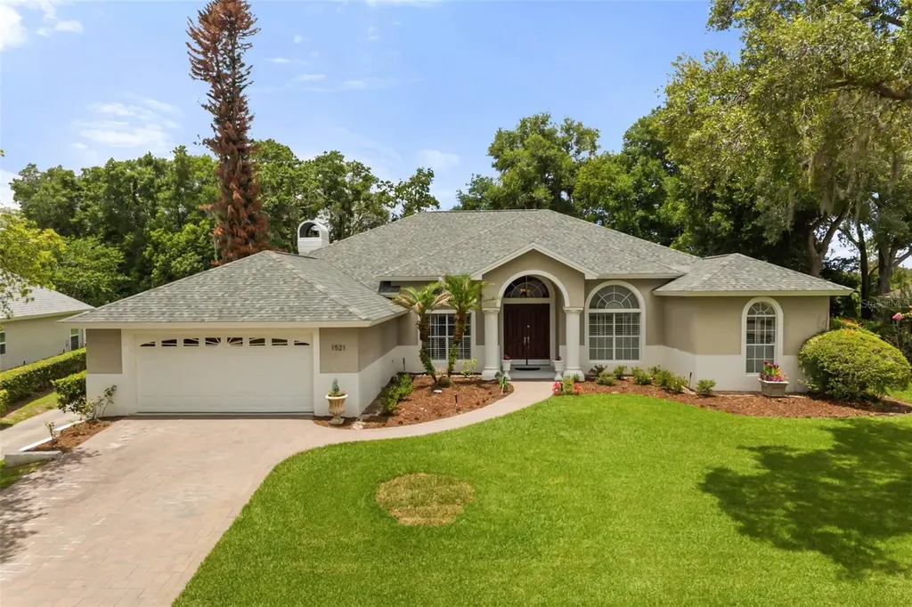 1521 Edgewater Drive Mount Dora FL 32757