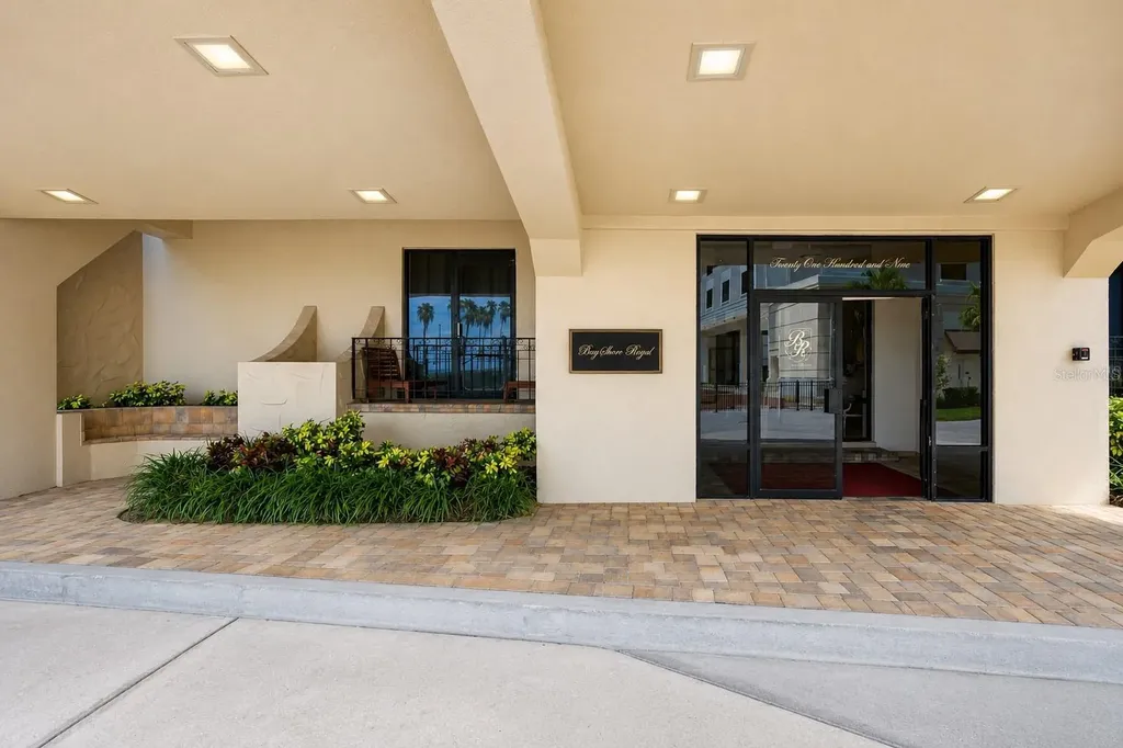 2109 Bayshore Boulevard Tampa FL 33606