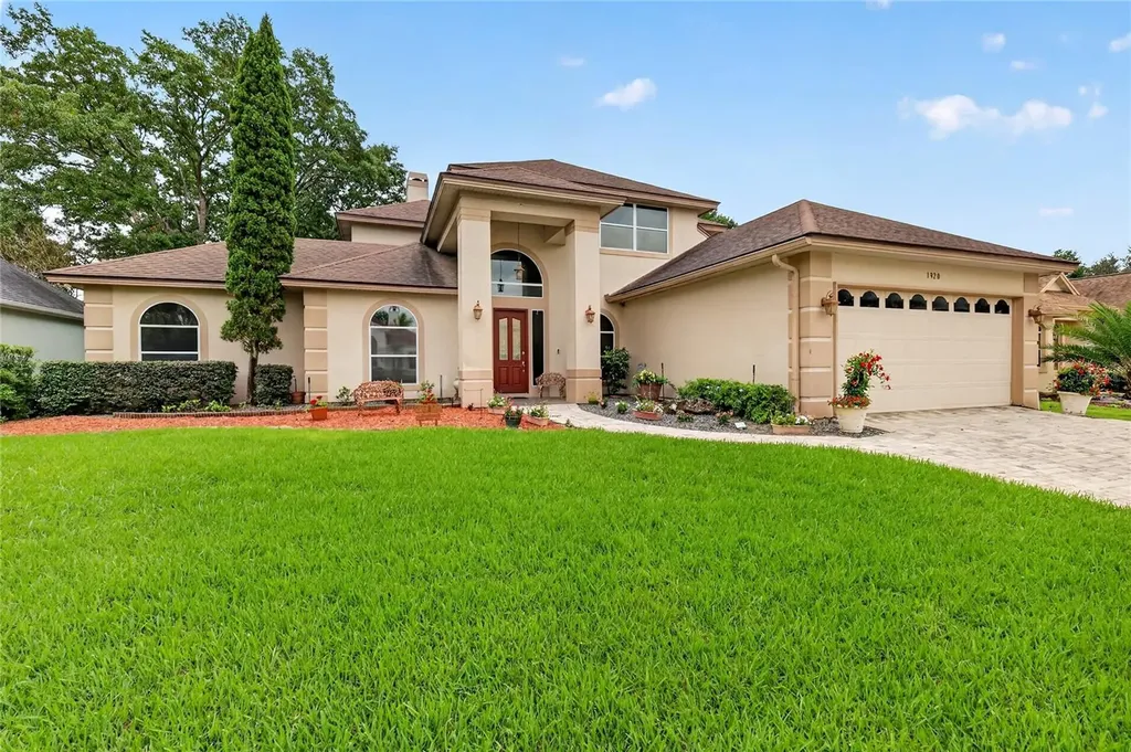 1920 Edgewater Drive Mount Dora FL 32757