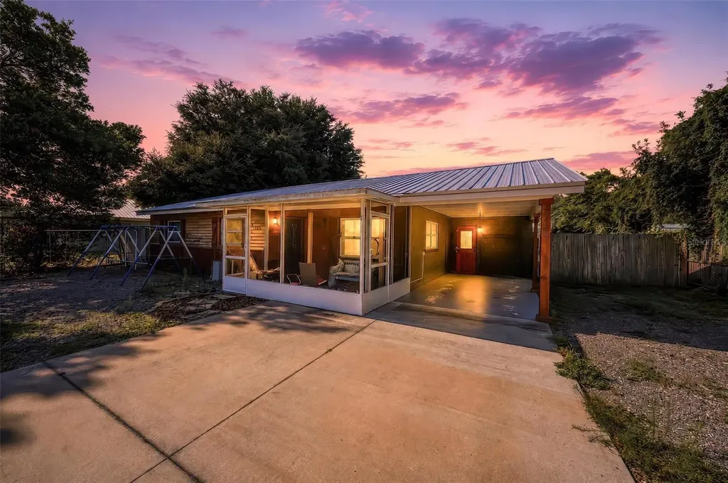 715 4th Street Polk City FL 33868