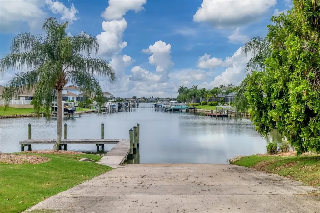5318 Golden Isles Drive Apollo Beach FL 33572