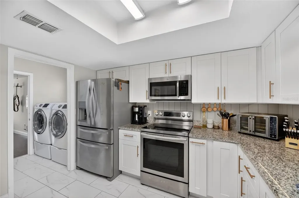 6145 17th Street Zephyrhills FL 33542
