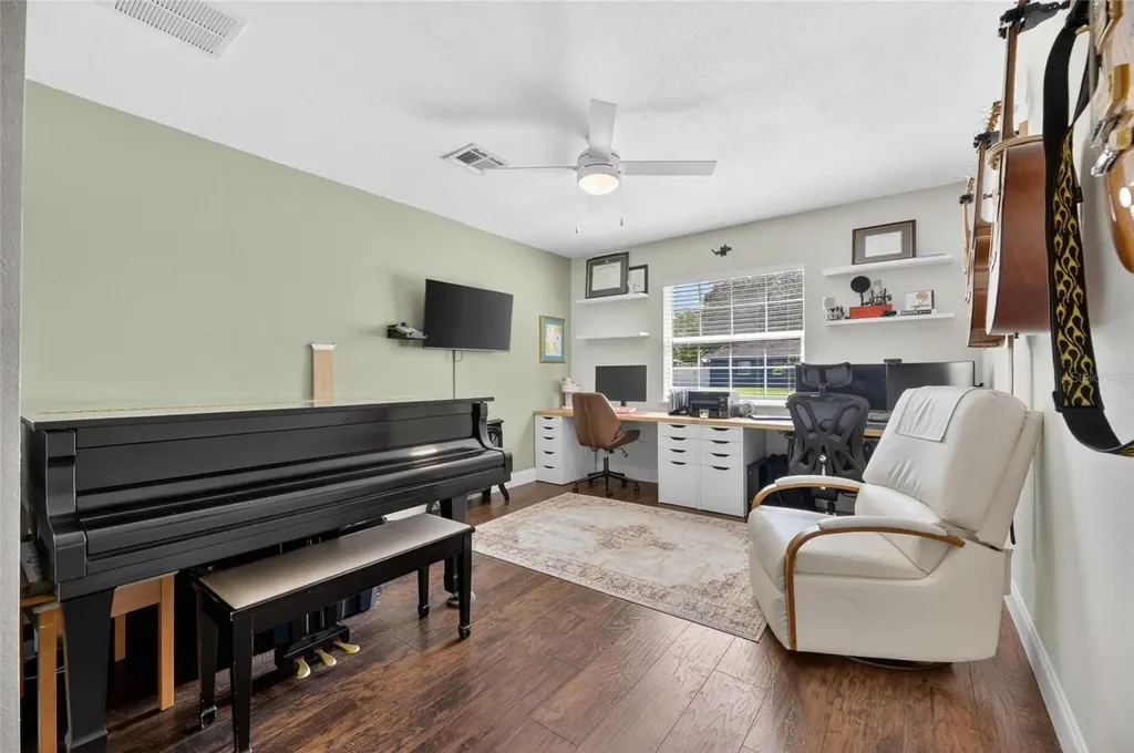 6145 17th Street Zephyrhills FL 33542