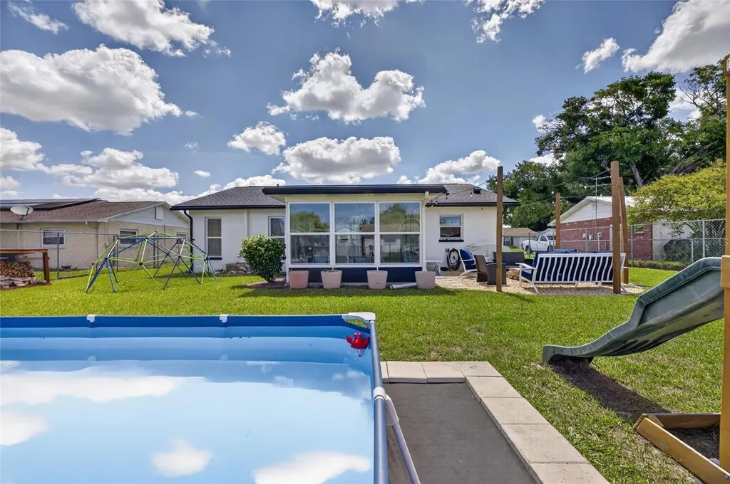 6145 17th Street Zephyrhills FL 33542