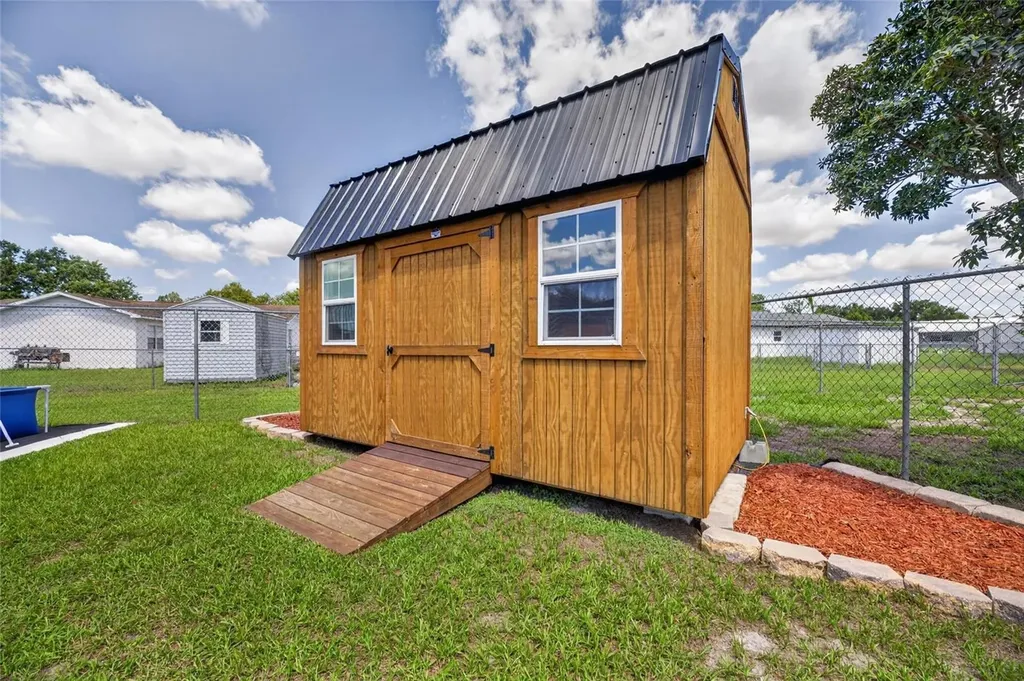 6145 17th Street Zephyrhills FL 33542