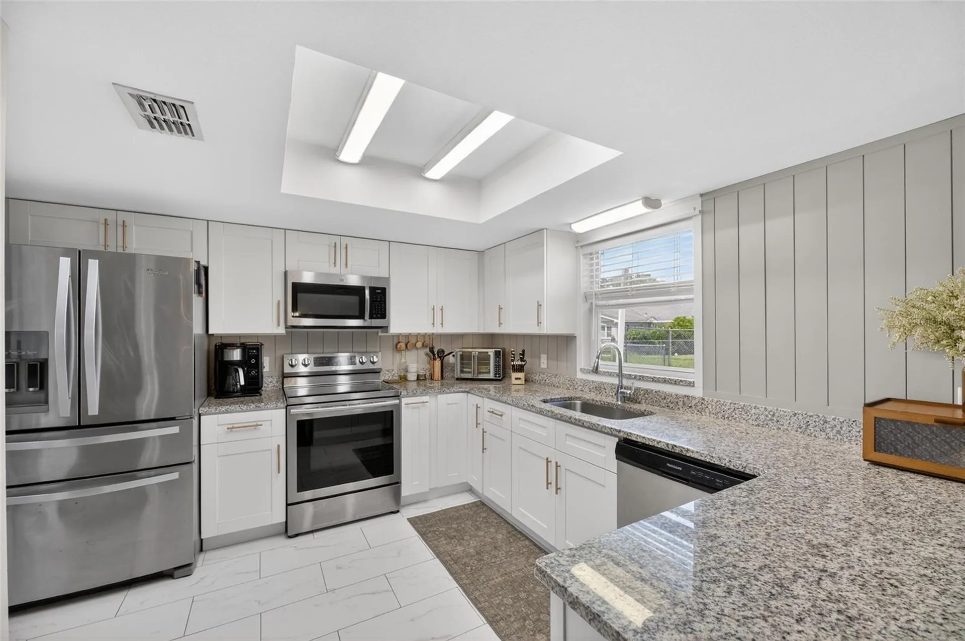6145 17th Street Zephyrhills FL 33542