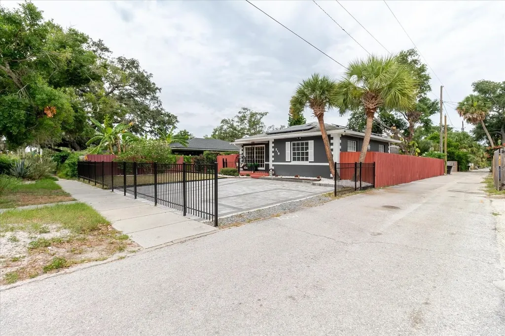 210 49 Th Street N St Petersburg FL 33710