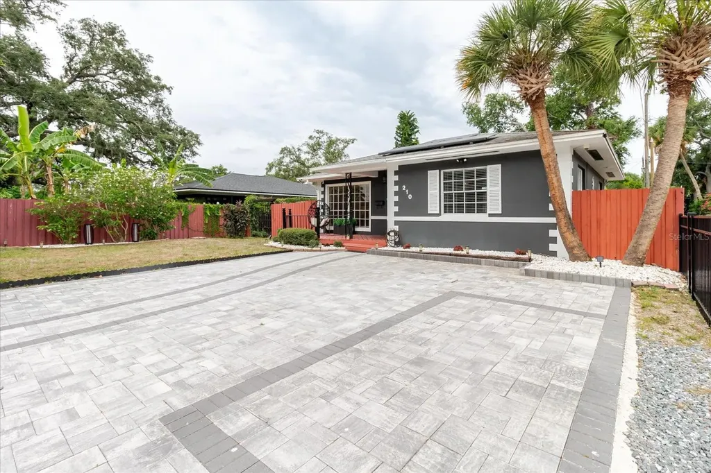 210 49 Th Street N St Petersburg FL 33710