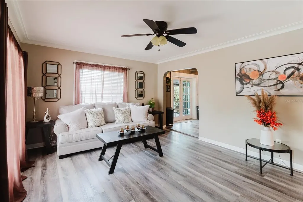 210 49 Th Street N St Petersburg FL 33710