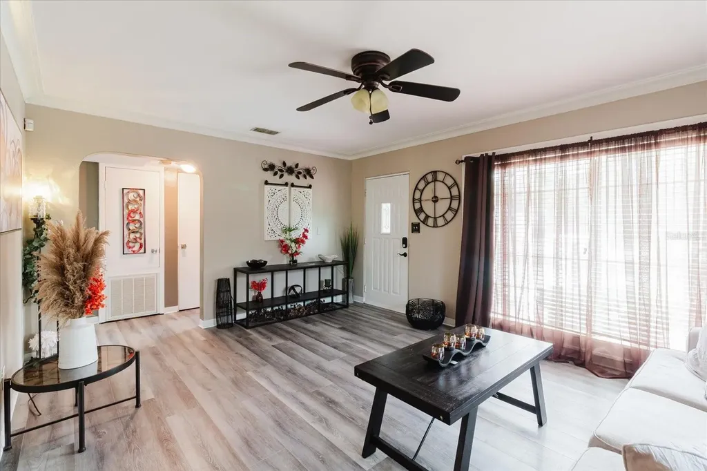 210 49 Th Street N St Petersburg FL 33710