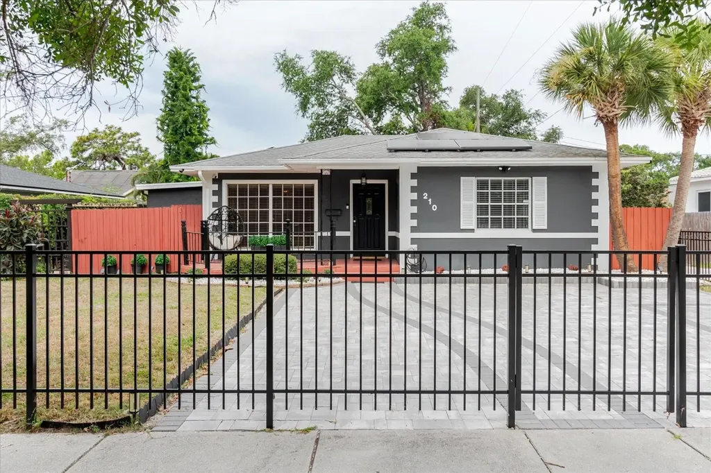 210 49 Th Street N St Petersburg FL 33710