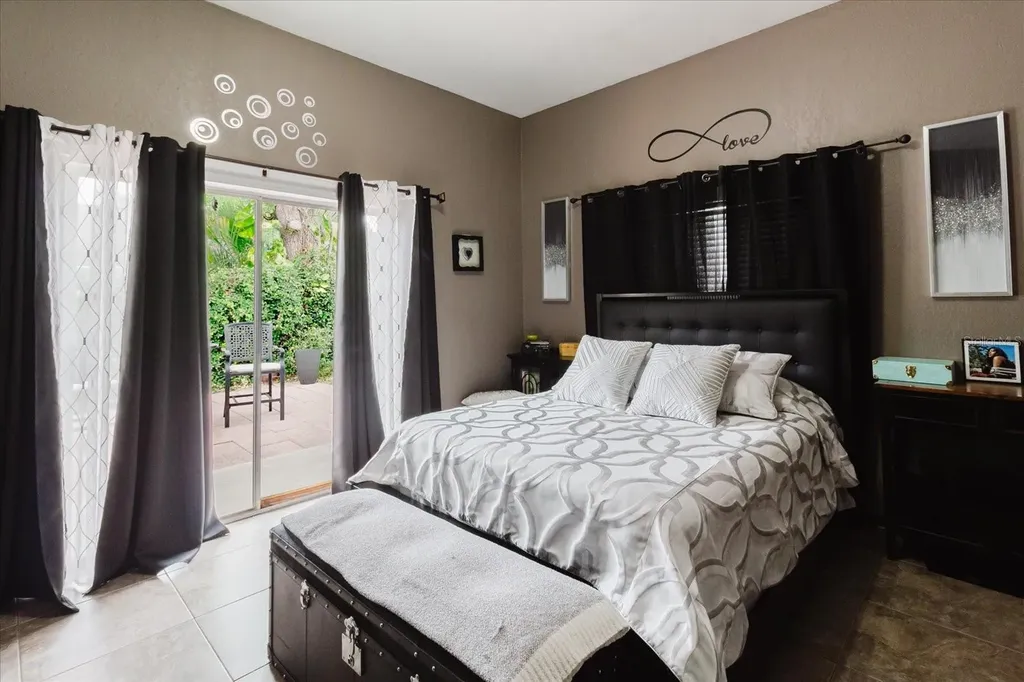 210 49 Th Street N St Petersburg FL 33710