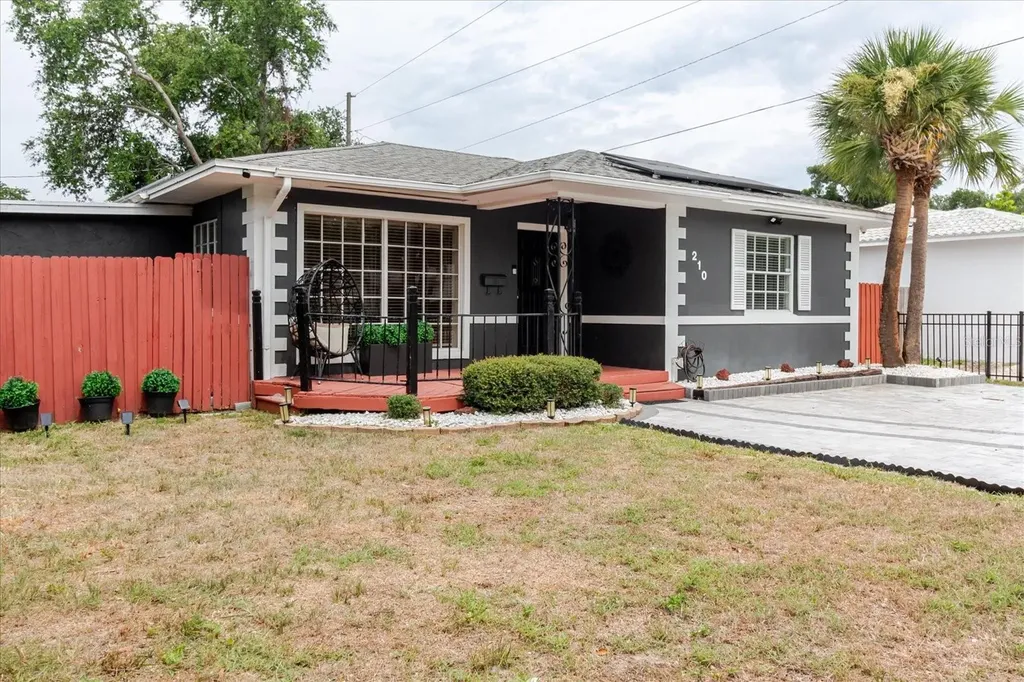 210 49 Th Street N St Petersburg FL 33710