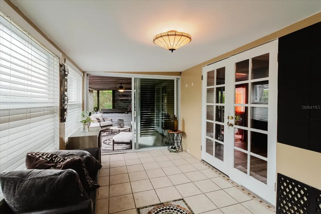 210 49 Th Street N St Petersburg FL 33710