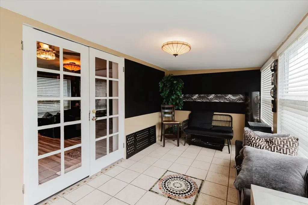210 49 Th Street N St Petersburg FL 33710