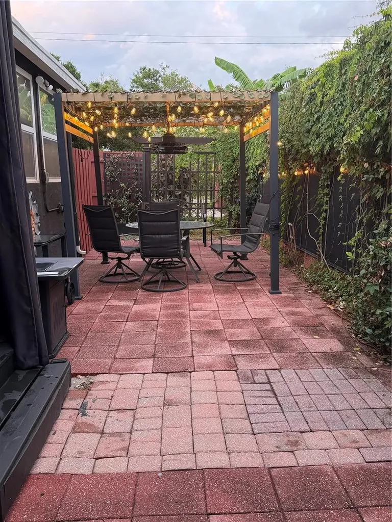 210 49 Th Street N St Petersburg FL 33710