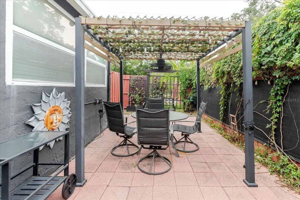 210 49 Th Street N St Petersburg FL 33710