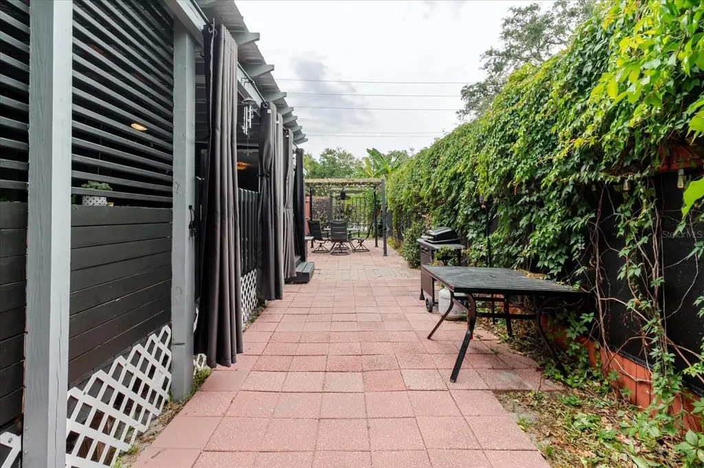 210 49 Th Street N St Petersburg FL 33710