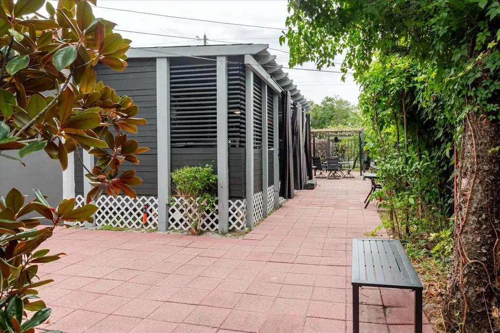 210 49 Th Street N St Petersburg FL 33710