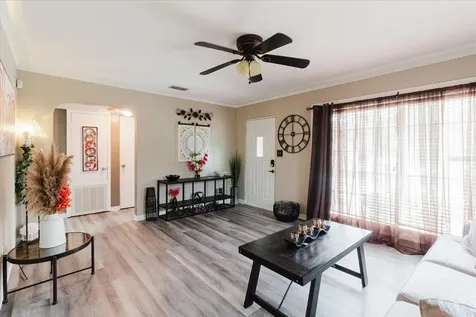 210 49 Th Street N St Petersburg FL 33710
