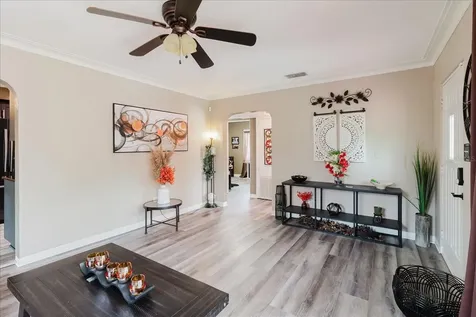 210 49 Th Street N St Petersburg FL 33710