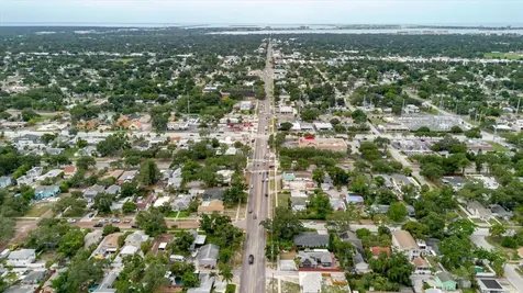 210 49 Th Street N St Petersburg FL 33710