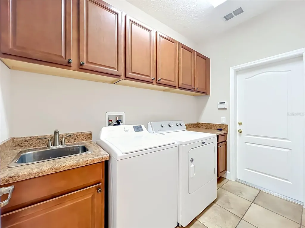 313 Munson Hills Court Oviedo FL 32765
