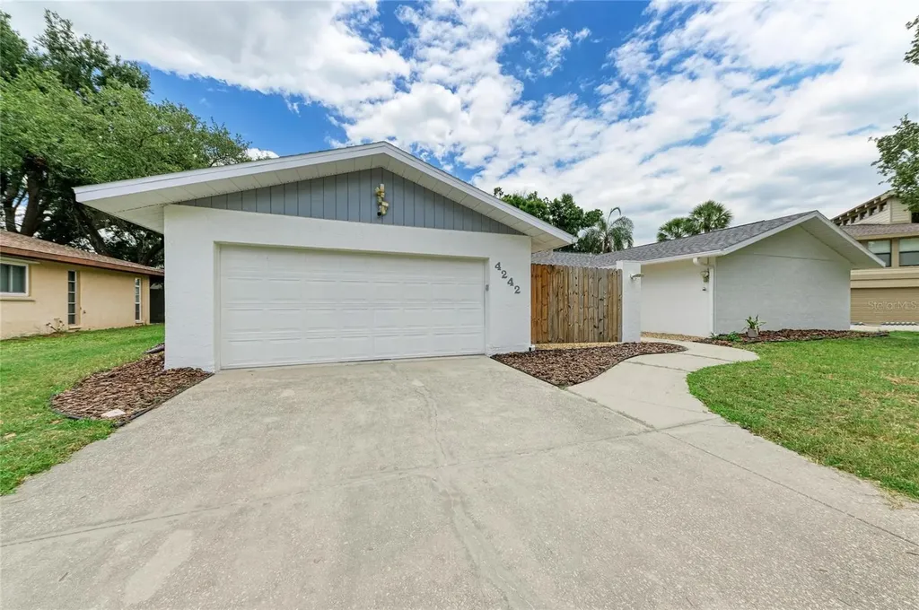 4242 Dryden Circle Sarasota FL 34241