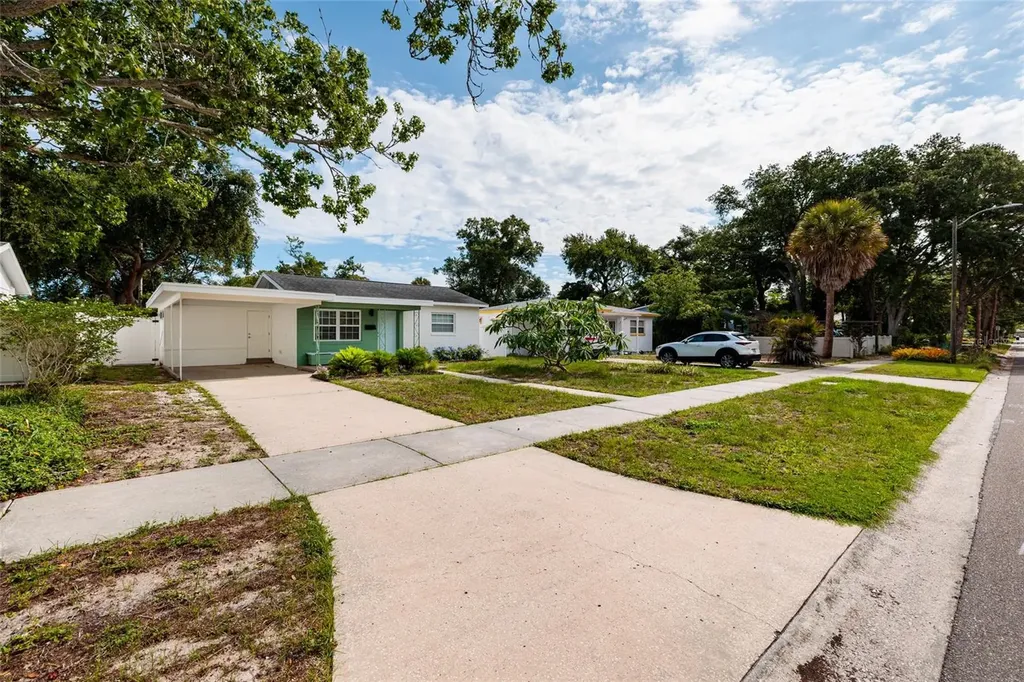 661 63rd Avenue S St Petersburg FL 33705