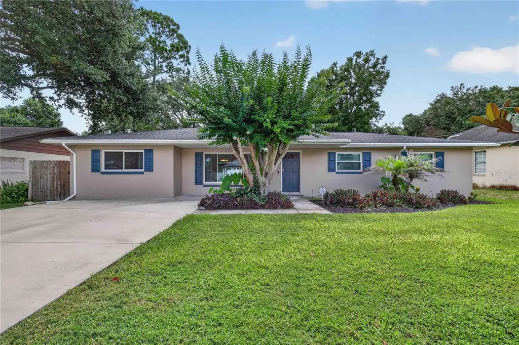 27638 Lisa Drive Tavares FL 32778