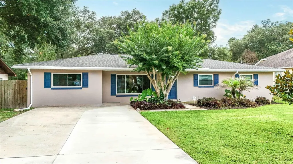 27638 Lisa Drive Tavares FL 32778