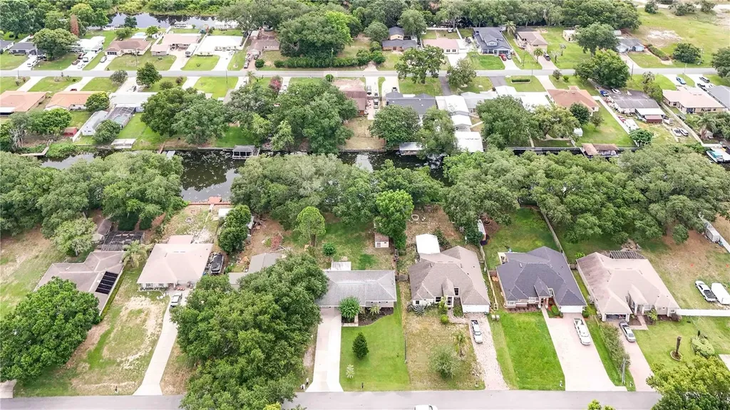 27638 Lisa Drive Tavares FL 32778