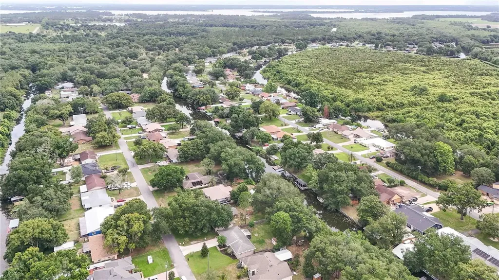 27638 Lisa Drive Tavares FL 32778