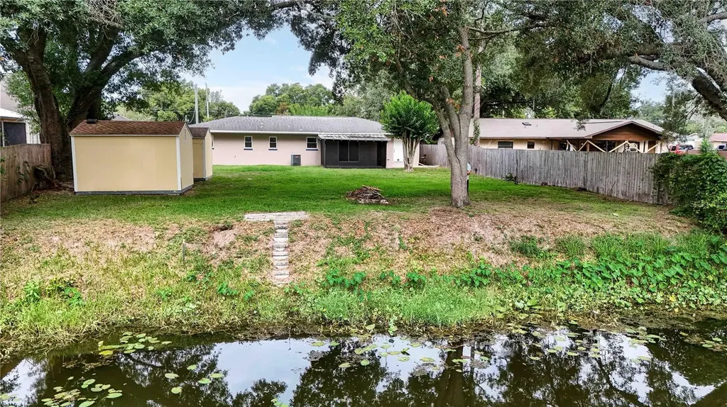 27638 Lisa Drive Tavares FL 32778