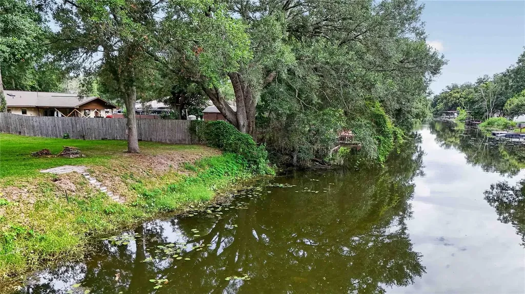 27638 Lisa Drive Tavares FL 32778