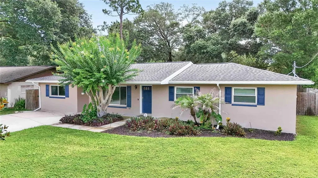 27638 Lisa Drive Tavares FL 32778